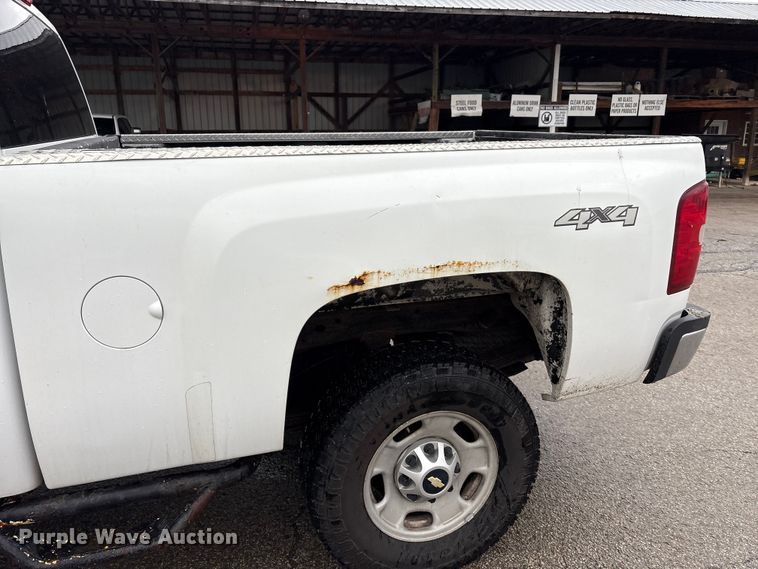 image for item FK1240 2011 Chevrolet Silverado 2500HD Crew Cab pickup truck