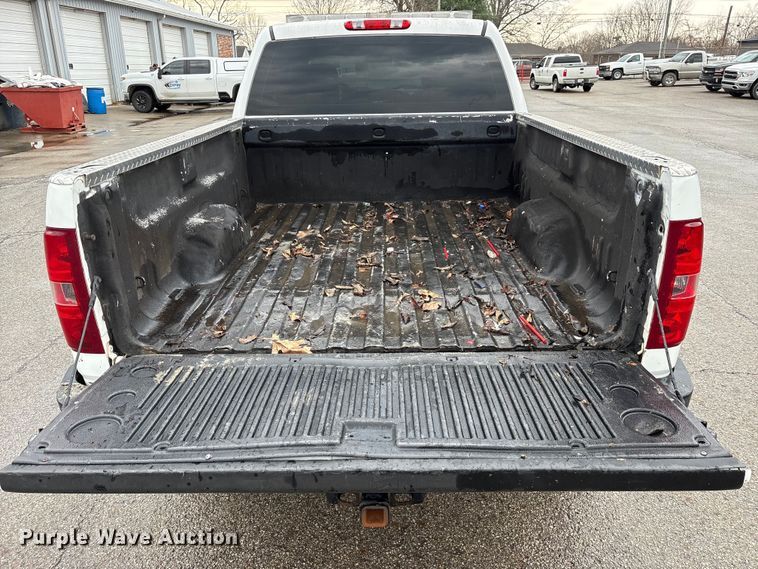 image for item FK1240 2011 Chevrolet Silverado 2500HD Crew Cab pickup truck