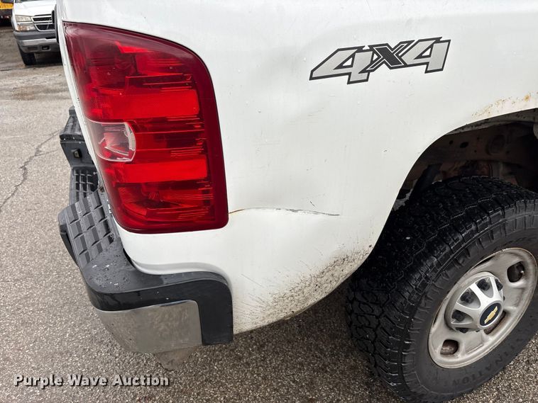 image for item FK1240 2011 Chevrolet Silverado 2500HD Crew Cab pickup truck