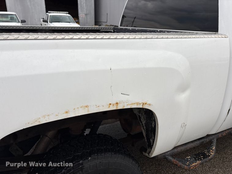 image for item FK1240 2011 Chevrolet Silverado 2500HD Crew Cab pickup truck