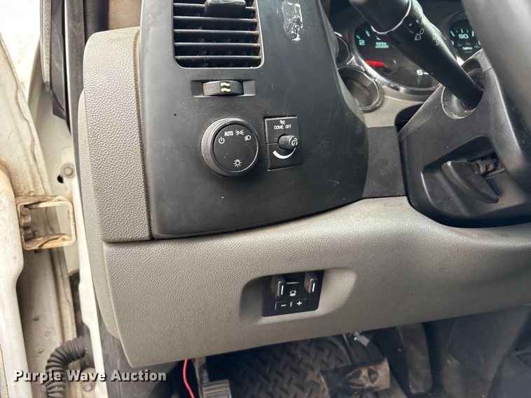 image for item FK1240 2011 Chevrolet Silverado 2500HD Crew Cab pickup truck