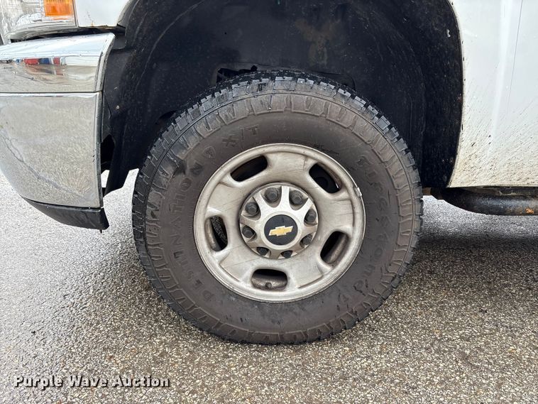 image for item FK1240 2011 Chevrolet Silverado 2500HD Crew Cab pickup truck