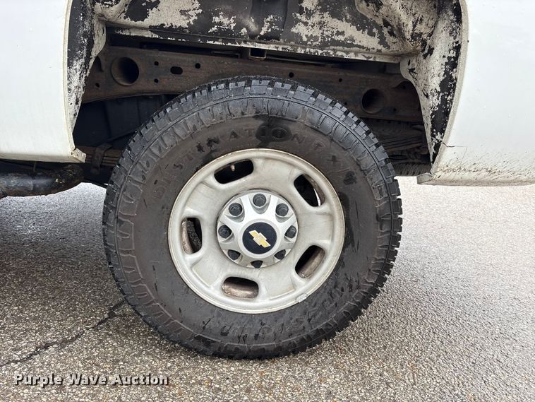 image for item FK1240 2011 Chevrolet Silverado 2500HD Crew Cab pickup truck