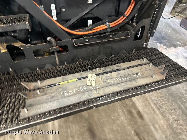 image for item FK1578 2010 Caterpillar AP1055D paver