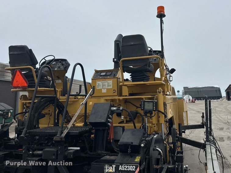 image for item FK1578 2010 Caterpillar AP1055D paver