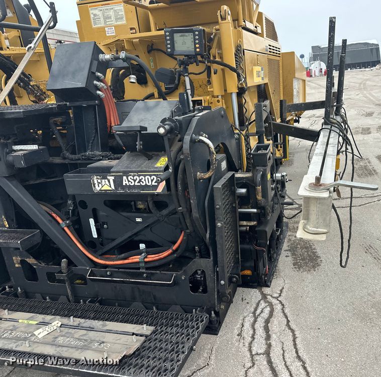 image for item FK1578 2010 Caterpillar AP1055D paver