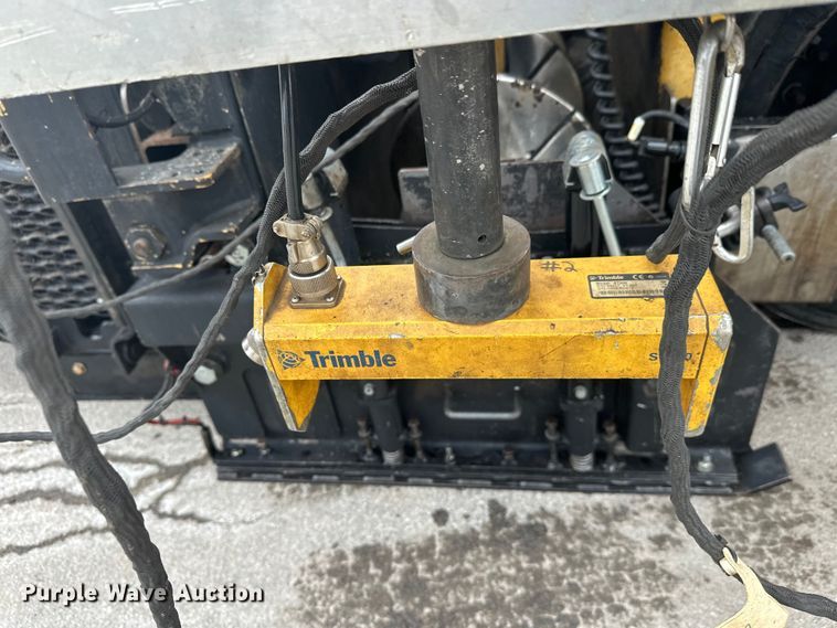 image for item FK1578 2010 Caterpillar AP1055D paver