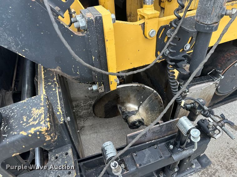 image for item FK1578 2010 Caterpillar AP1055D paver