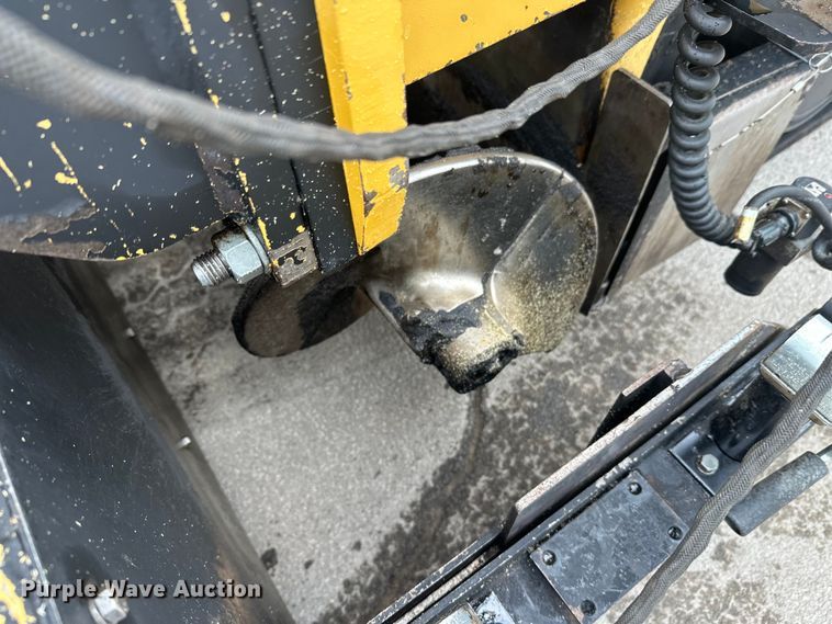 image for item FK1578 2010 Caterpillar AP1055D paver