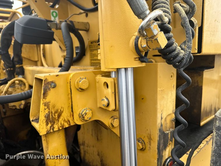 image for item FK1578 2010 Caterpillar AP1055D paver