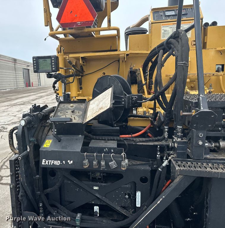 image for item FK1578 2010 Caterpillar AP1055D paver