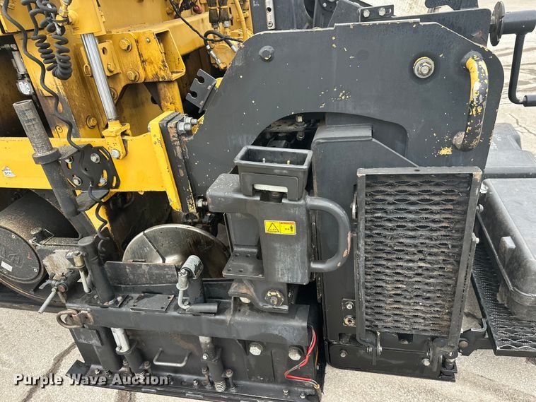 image for item FK1578 2010 Caterpillar AP1055D paver