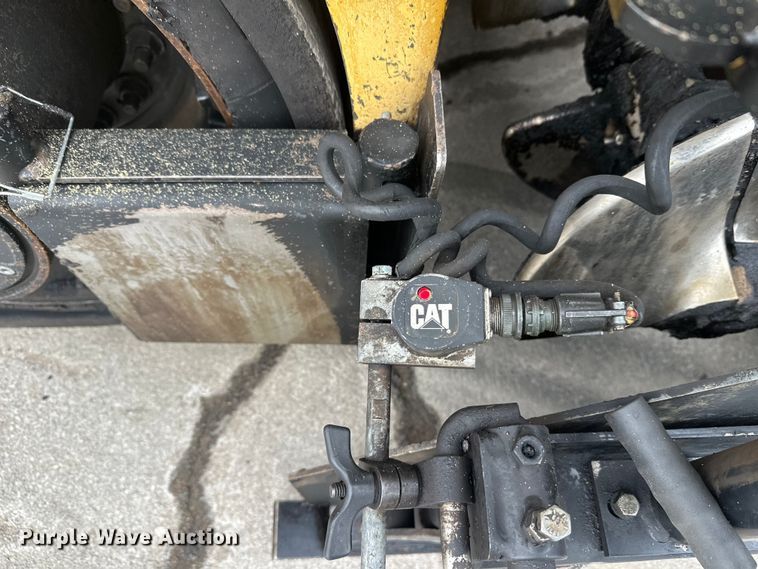 image for item FK1578 2010 Caterpillar AP1055D paver