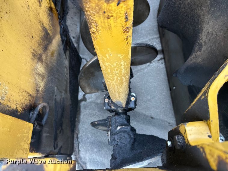 image for item FK1578 2010 Caterpillar AP1055D paver