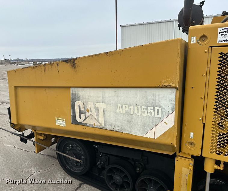 image for item FK1578 2010 Caterpillar AP1055D paver