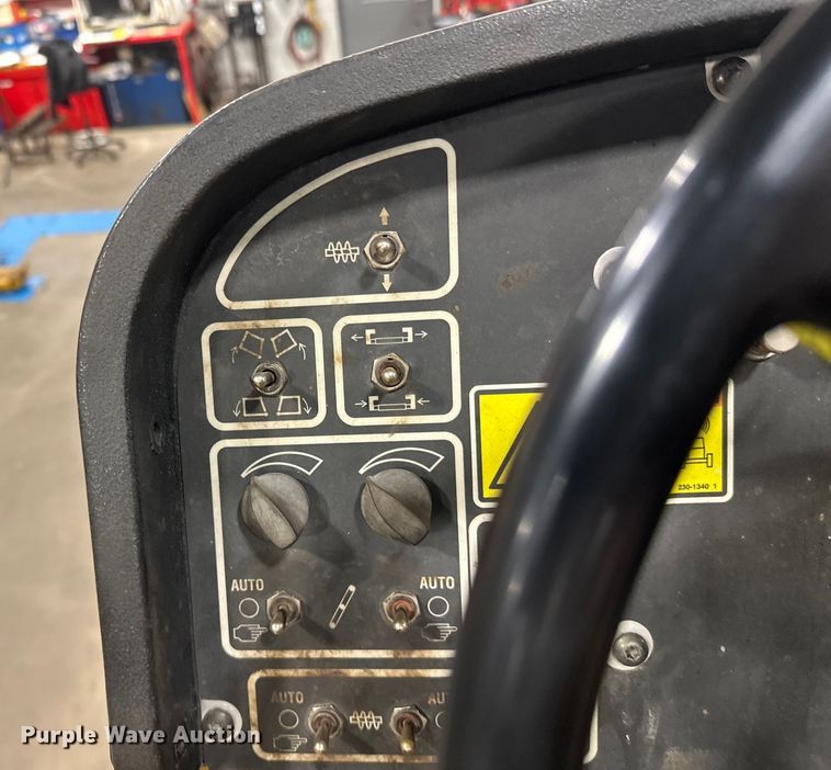 image for item FK1578 2010 Caterpillar AP1055D paver