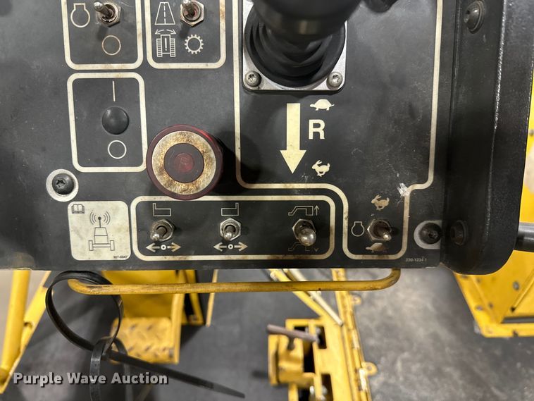 image for item FK1578 2010 Caterpillar AP1055D paver