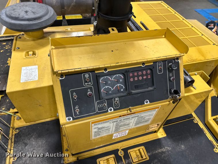 image for item FK1578 2010 Caterpillar AP1055D paver