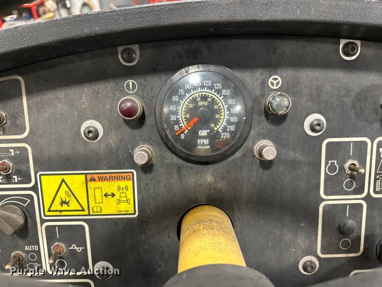 image for item FK1578 2010 Caterpillar AP1055D paver