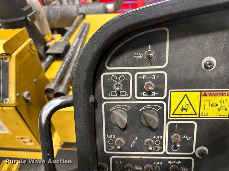 image for item FK1578 2010 Caterpillar AP1055D paver