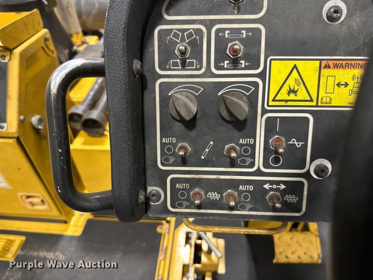 image for item FK1578 2010 Caterpillar AP1055D paver