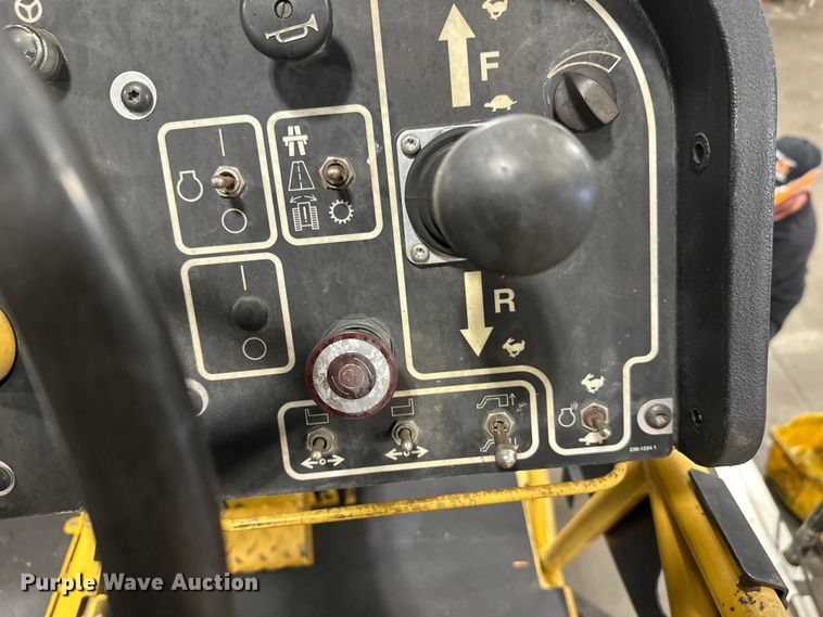 image for item FK1578 2010 Caterpillar AP1055D paver