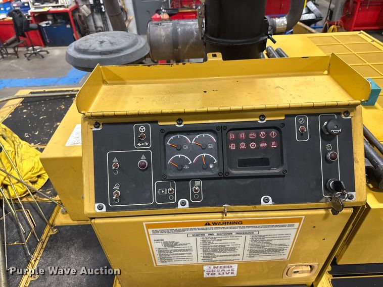 image for item FK1578 2010 Caterpillar AP1055D paver