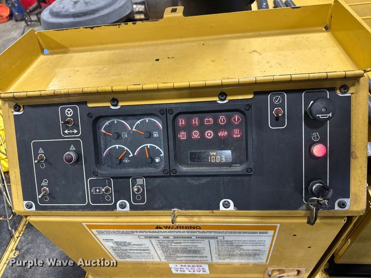 image for item FK1578 2010 Caterpillar AP1055D paver