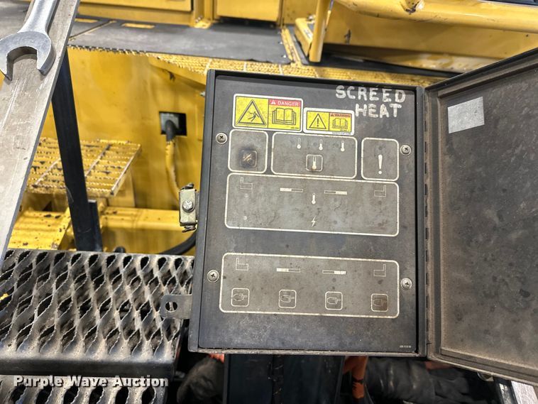 image for item FK1578 2010 Caterpillar AP1055D paver