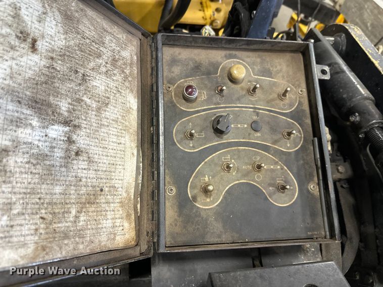 image for item FK1578 2010 Caterpillar AP1055D paver