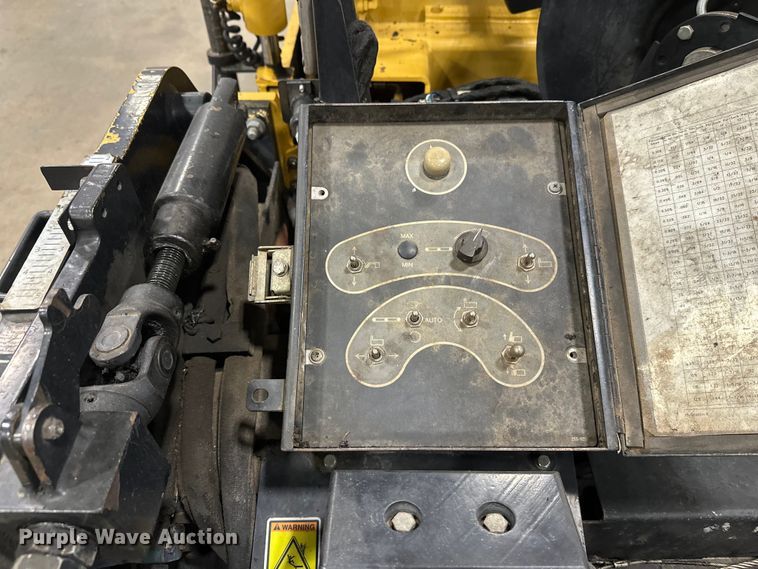 image for item FK1578 2010 Caterpillar AP1055D paver