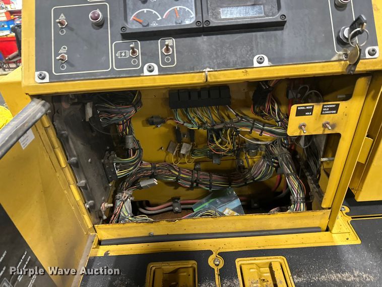 image for item FK1578 2010 Caterpillar AP1055D paver