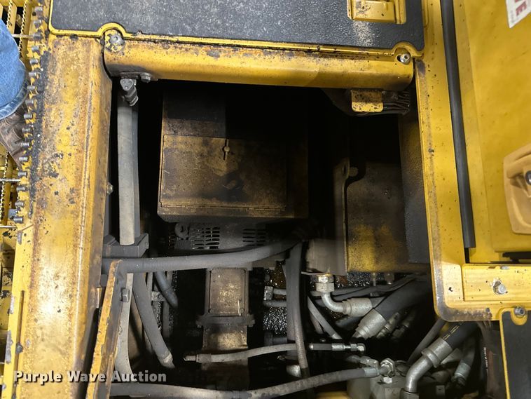 image for item FK1578 2010 Caterpillar AP1055D paver