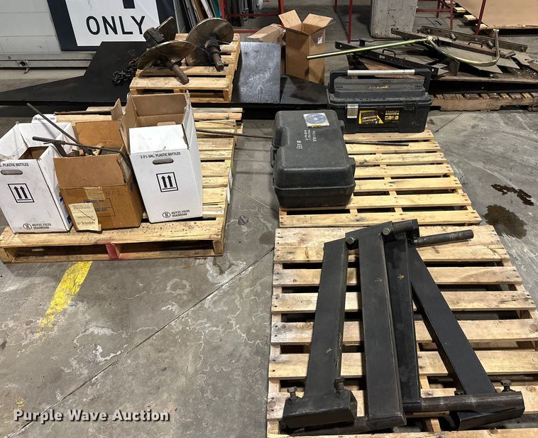 image for item FK1578 2010 Caterpillar AP1055D paver