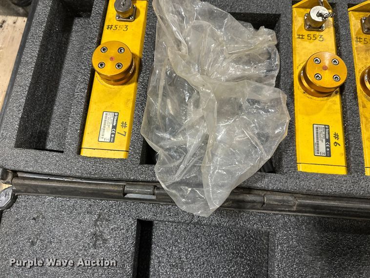 image for item FK1578 2010 Caterpillar AP1055D paver