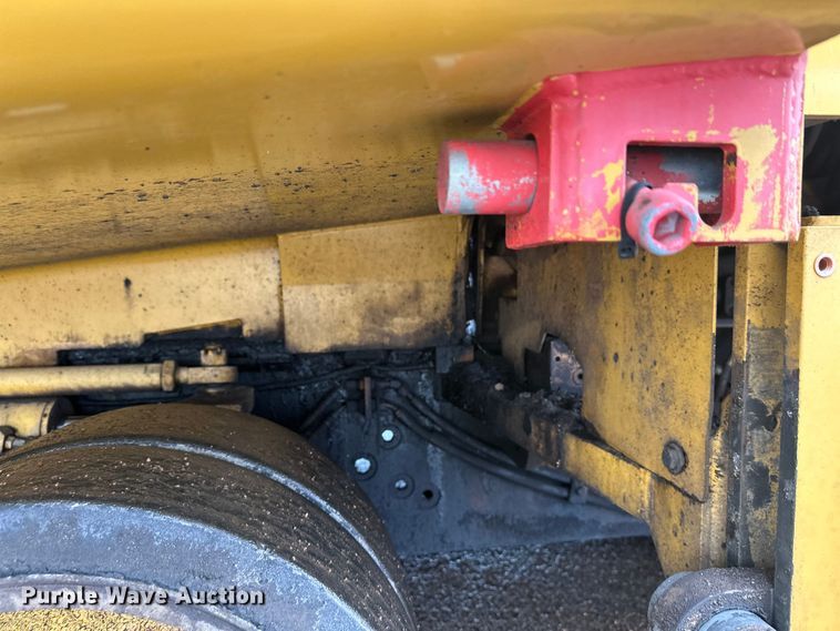 image for item FK1579 2014 Caterpillar AP1000E paver