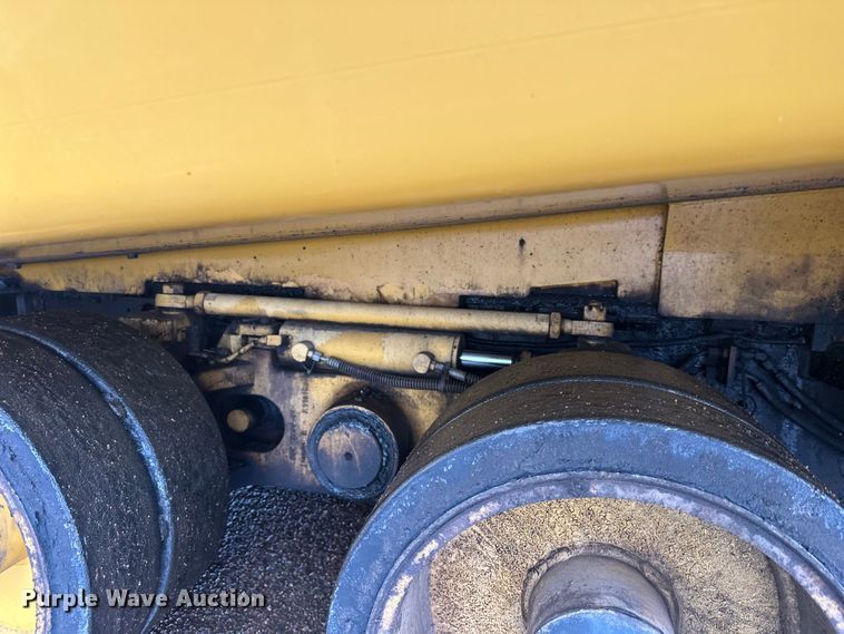 image for item FK1579 2014 Caterpillar AP1000E paver