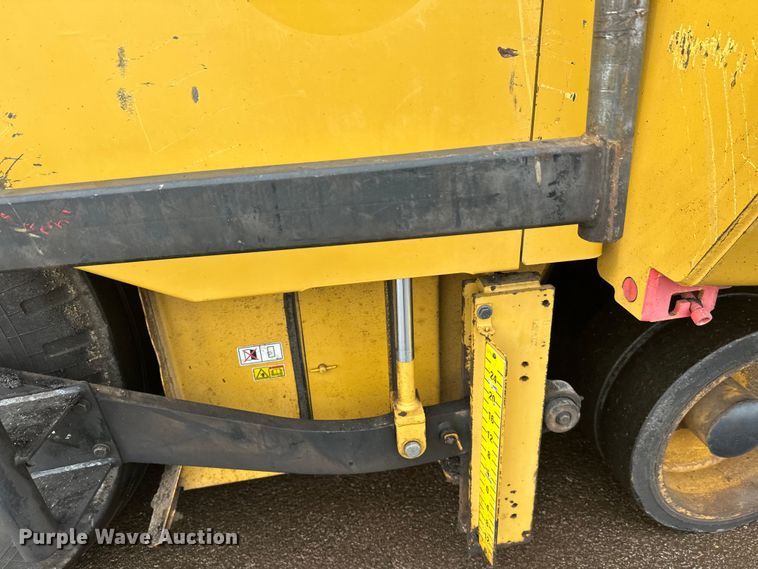 image for item FK1579 2014 Caterpillar AP1000E paver