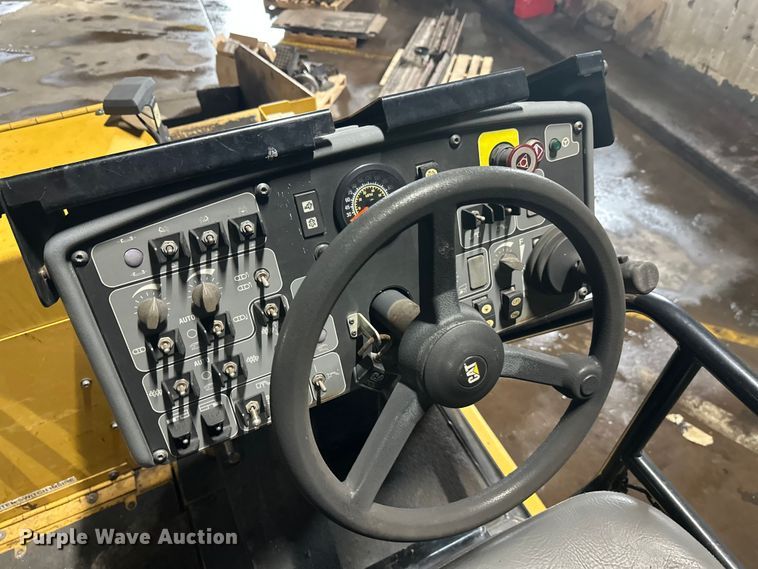 image for item FK1579 2014 Caterpillar AP1000E paver