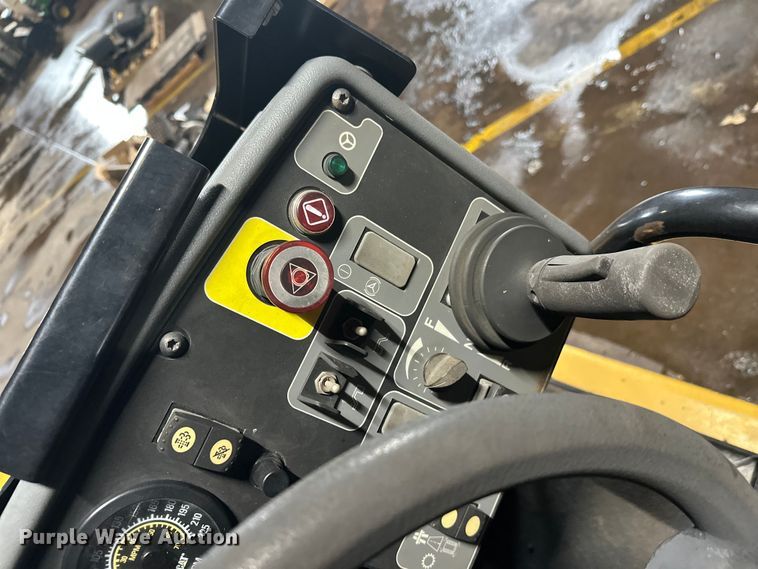 image for item FK1579 2014 Caterpillar AP1000E paver