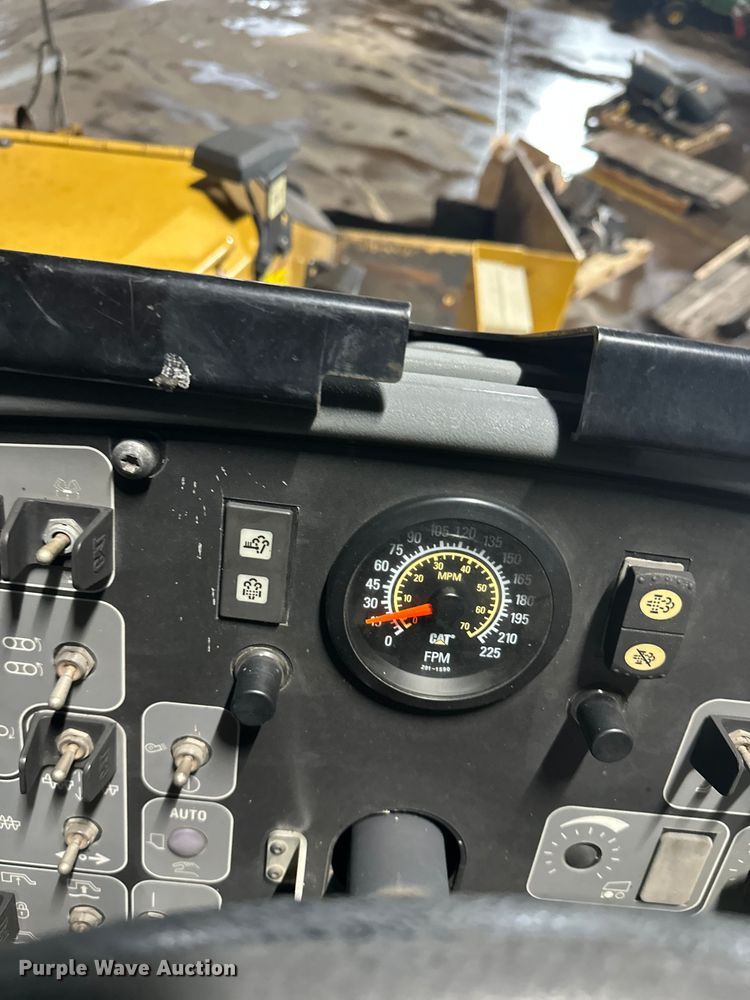 image for item FK1579 2014 Caterpillar AP1000E paver