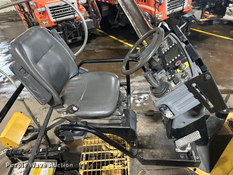 image for item FK1579 2014 Caterpillar AP1000E paver