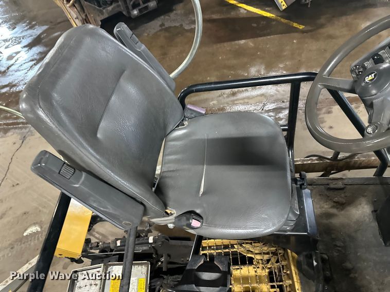 image for item FK1579 2014 Caterpillar AP1000E paver