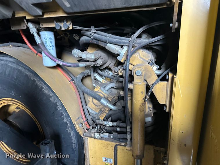 image for item FK1579 2014 Caterpillar AP1000E paver