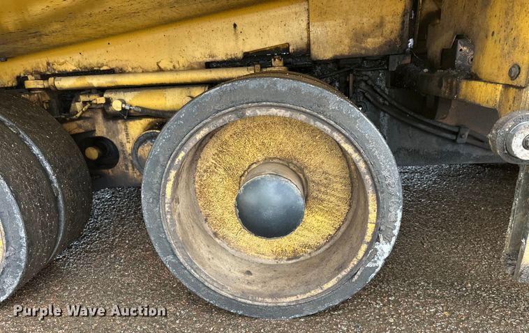 image for item FK1579 2014 Caterpillar AP1000E paver