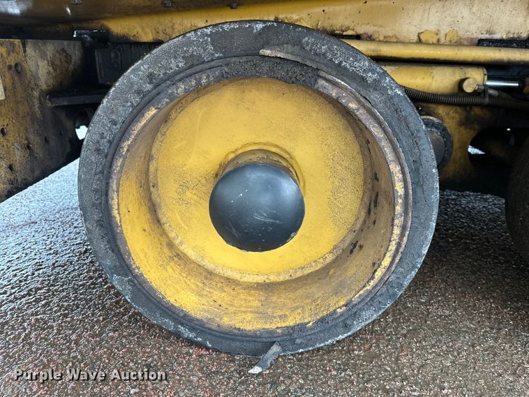 image for item FK1579 2014 Caterpillar AP1000E paver