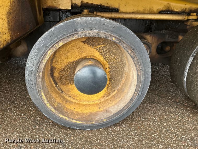 image for item FK1579 2014 Caterpillar AP1000E paver