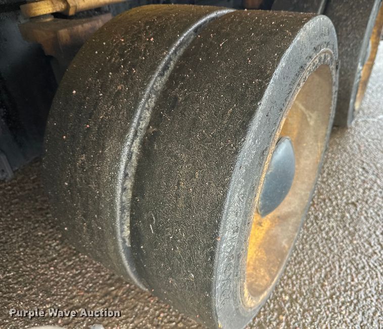 image for item FK1579 2014 Caterpillar AP1000E paver