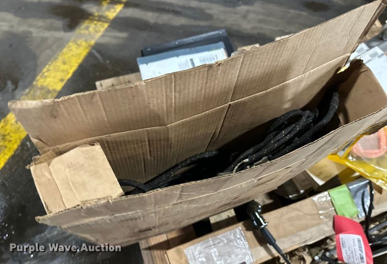 image for item FK1579 2014 Caterpillar AP1000E paver