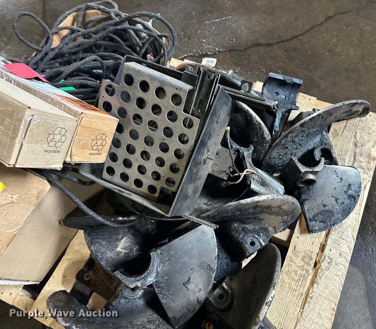 image for item FK1579 2014 Caterpillar AP1000E paver